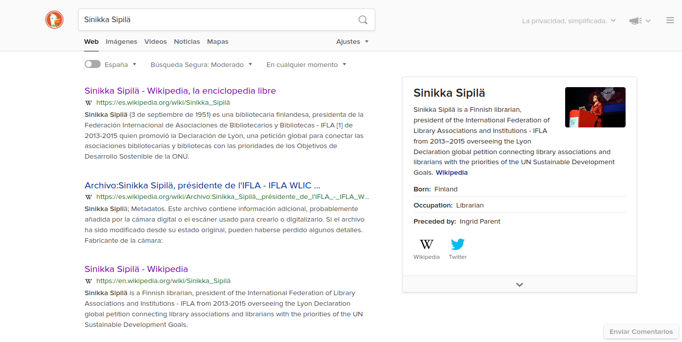 Resultado de la búsqueda de Sinikka Sipilä en DuckDuckGo, donde el cajón de información de Wikipedia muestra información básica sobre ella.
